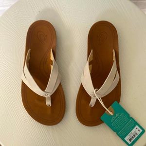 Olukai Leather Flip flops Size 5